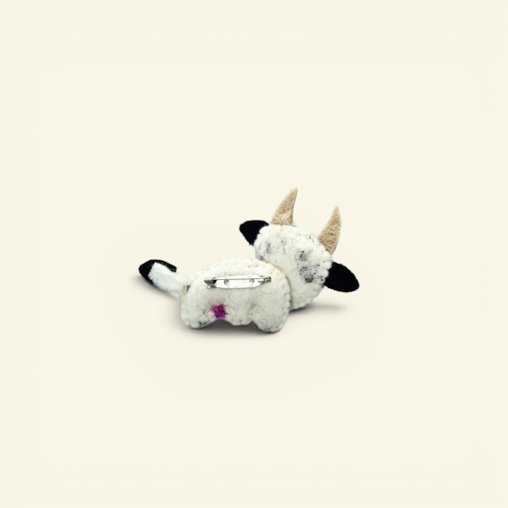 the felt cow – wool felt cow brooch, detail 2, uggaz