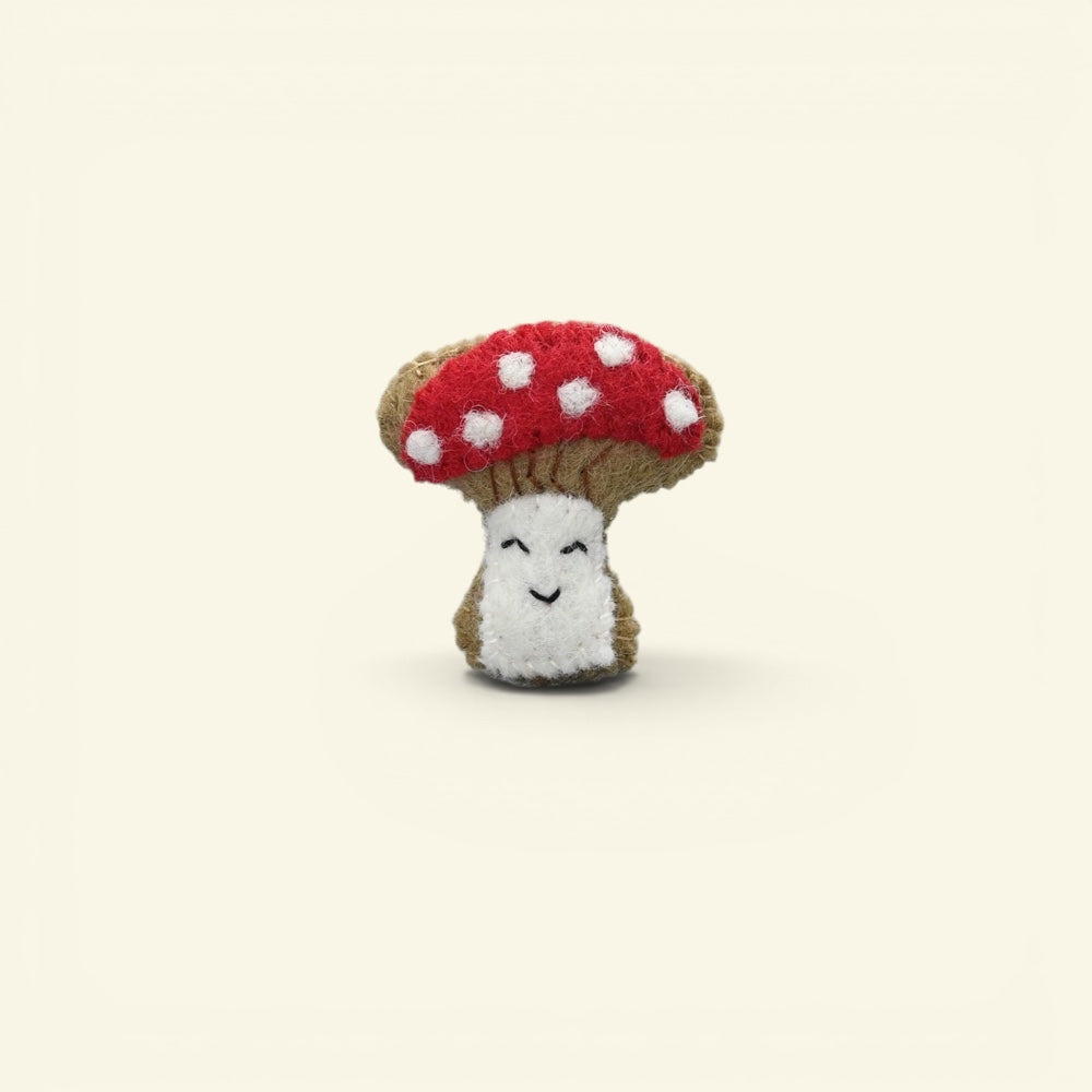 the felt garden – wool felt mushroom brooch, red cap with white spots and an embroidered smile, uggaz
