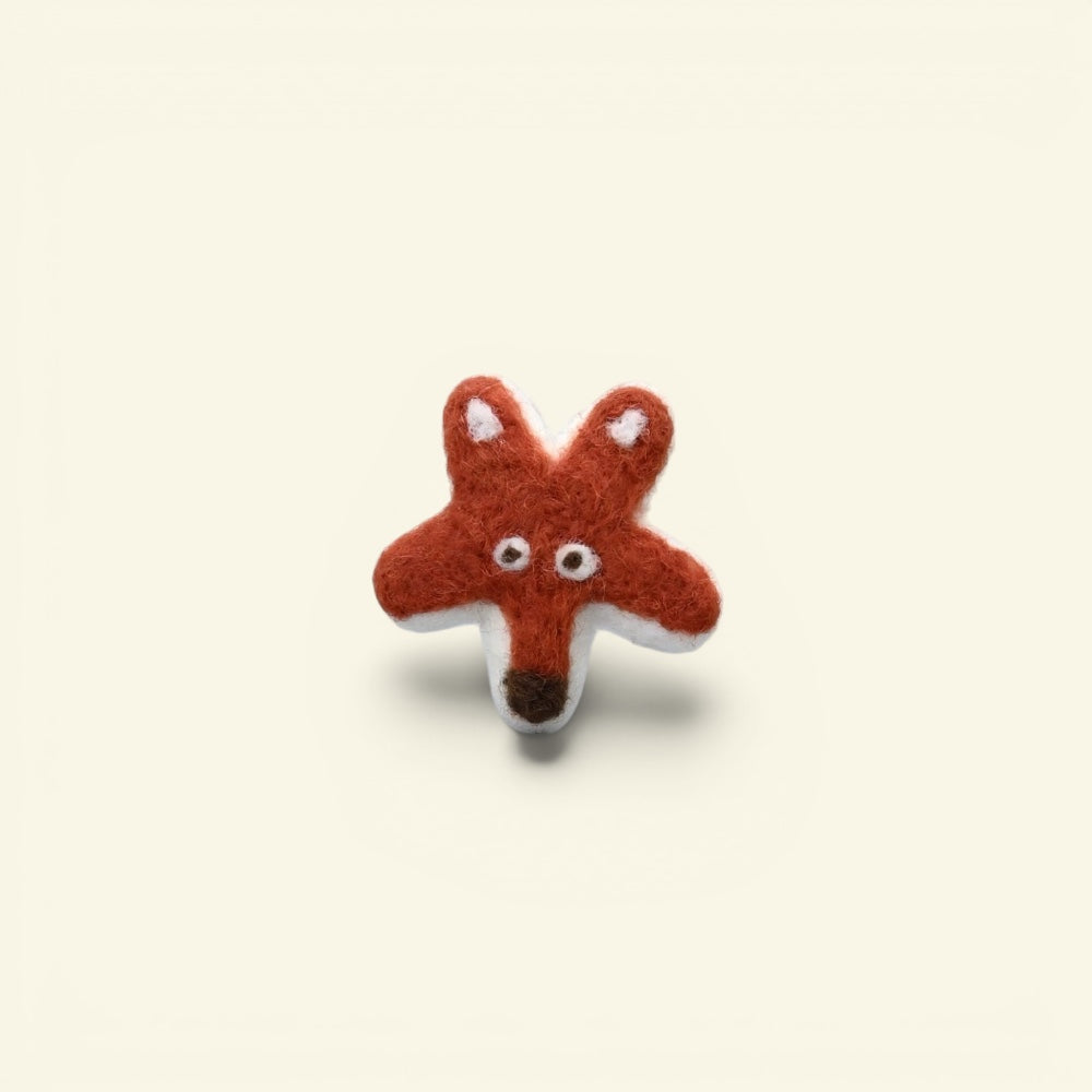the felt fox – star-shaped wool felt fox brooch, rust and white, handmade in nepal, uggaz