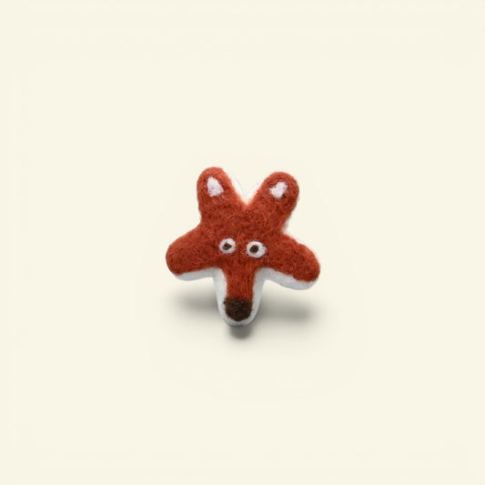 the felt fox – star-shaped wool felt fox brooch, rust and white, handmade in nepal, uggaz