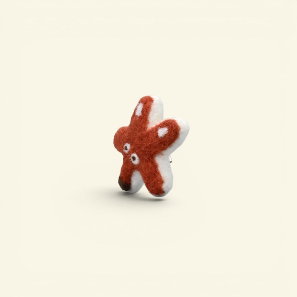 the felt fox – wool felt fox brooch, detail 1, uggaz