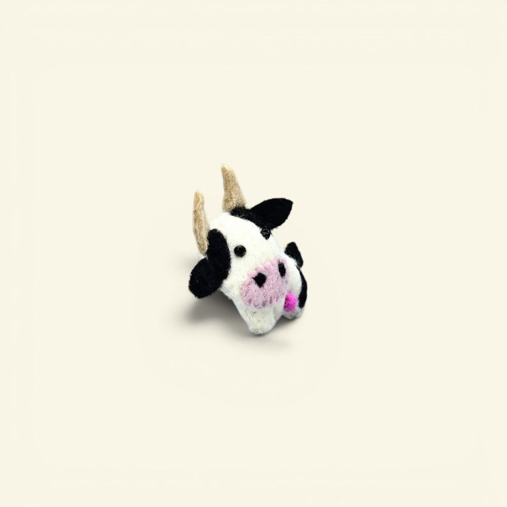 the felt cow – wool felt cow brooch, detail 1, uggaz