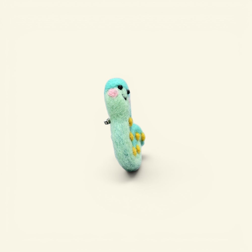 the felt snake – wool felt snake brooch, detail 2, uggaz