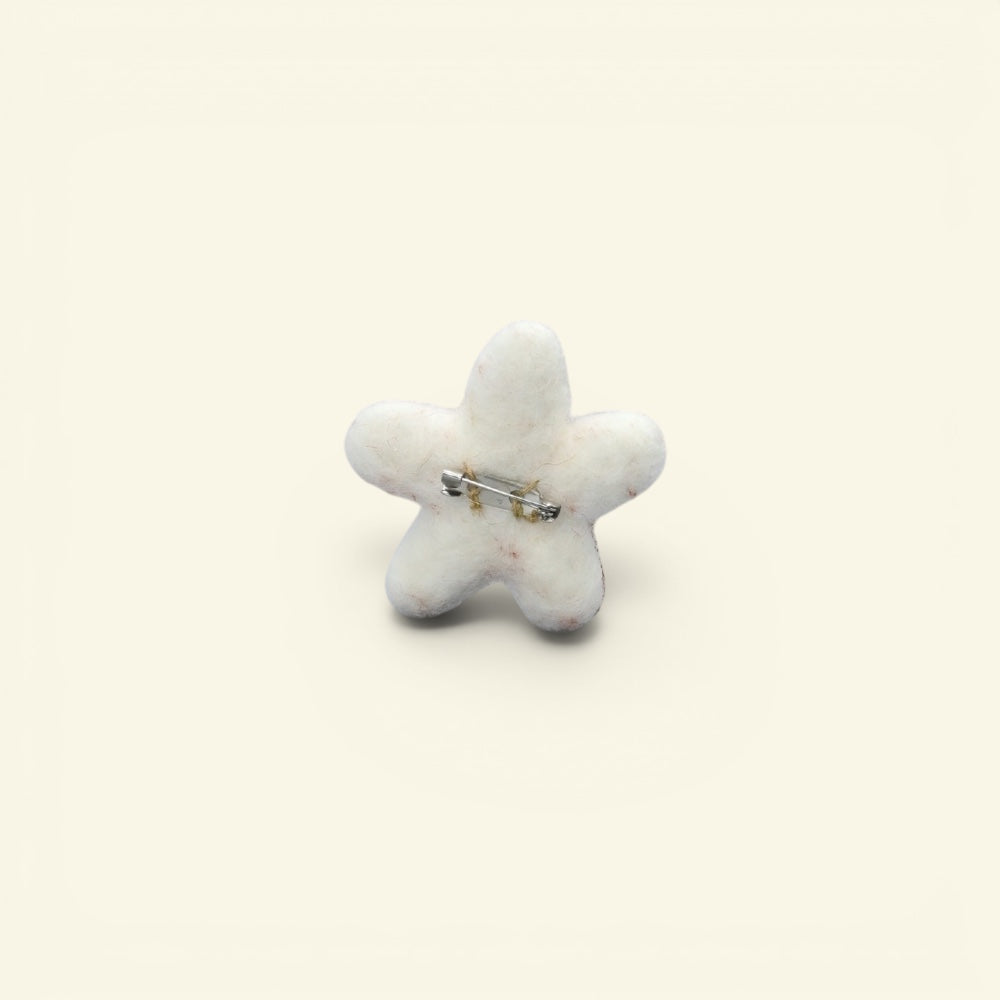 the felt fox – wool felt fox brooch, detail 2, uggaz