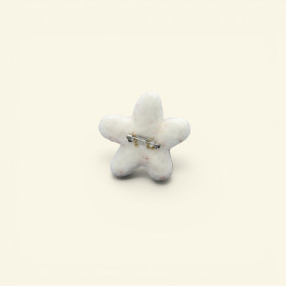 the felt fox – wool felt fox brooch, detail 2, uggaz