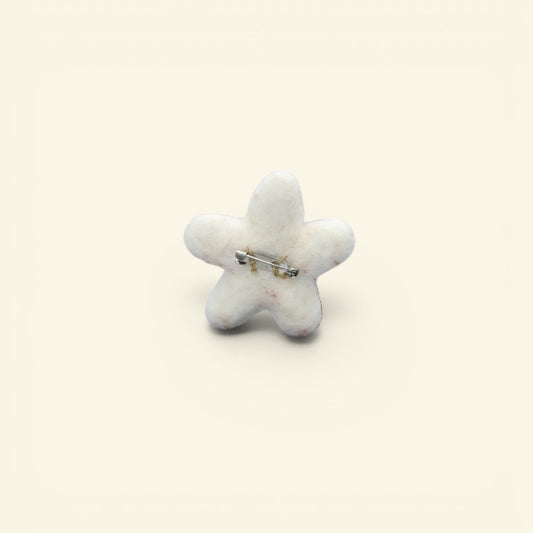 the felt fox – wool felt fox brooch, detail 2, uggaz