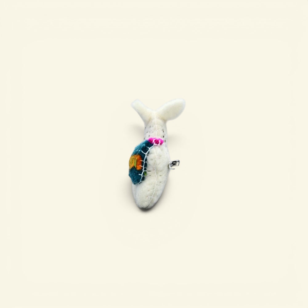 the felt llama – wool felt llama brooch with hand-stitched blanket, detail 1, uggaz