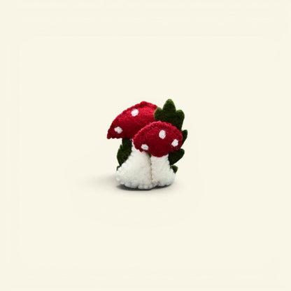 the felt garden – wool felt toadstool pair brooch, red and white caps with a leaf, uggaz