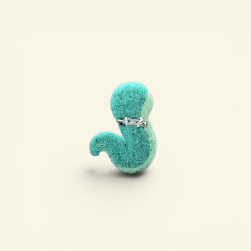 the felt snake – wool felt snake brooch, detail 1, uggaz