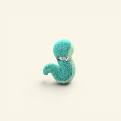 the felt snake – wool felt snake brooch, detail 1, uggaz