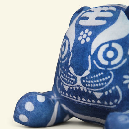the indigo tiger – batik cloth tiger, hand-drawn indigo pattern, detail 3, uggaz