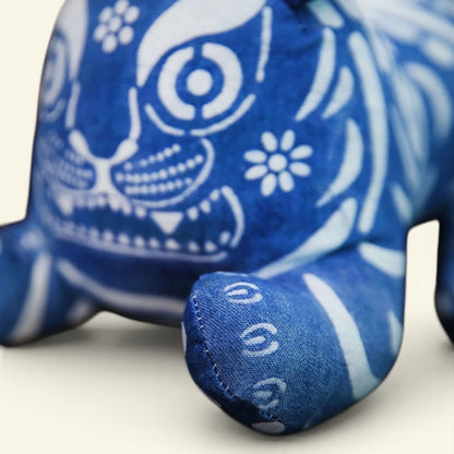 the indigo tiger – batik cloth tiger, hand-drawn indigo pattern, detail 5, uggaz