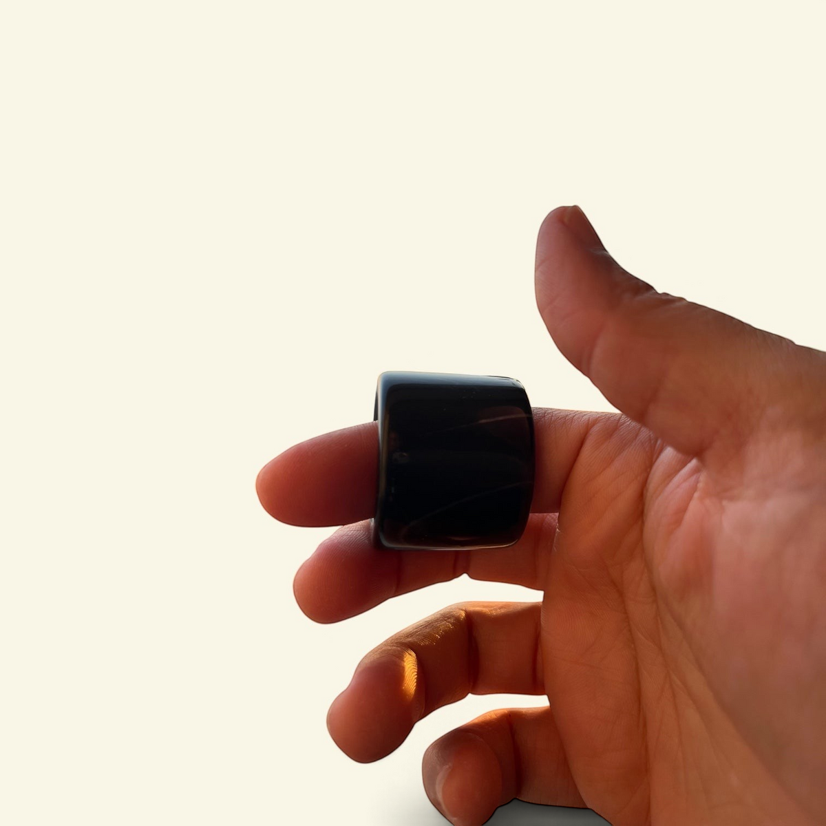 the bianstone ring – black stone thumb ring, detail 4, uggaz
