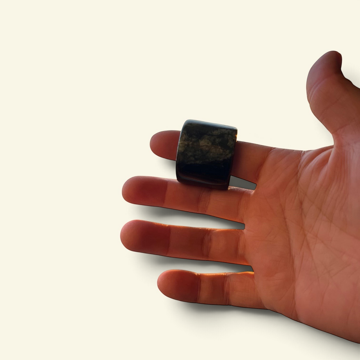 the magnetic ring – magnetic stone thumb ring, detail 4, uggaz