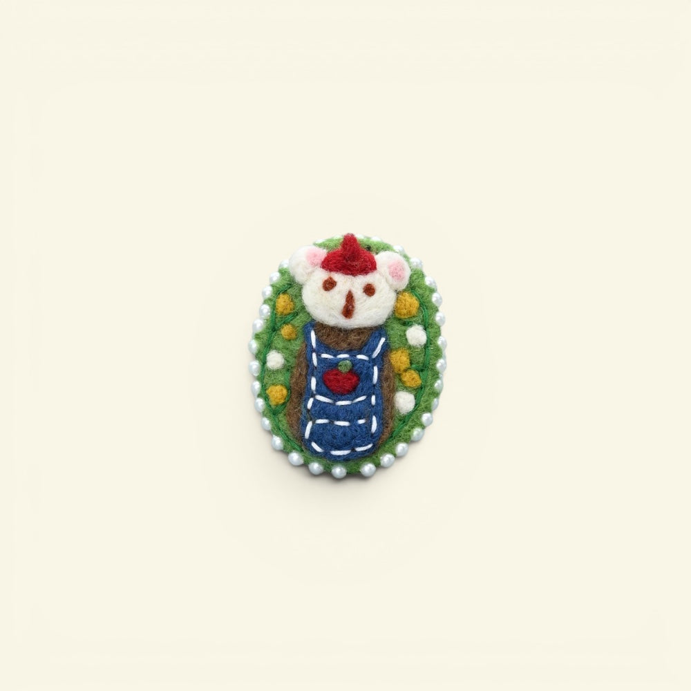 the felt woods – wool felt bear cameo brooch, santa hat and green pearl-edged frame, uggaz