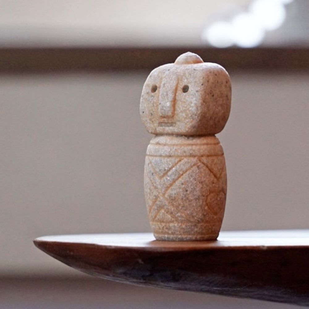 the stone people – bali stone-look resin figurine, detail 2, uggaz