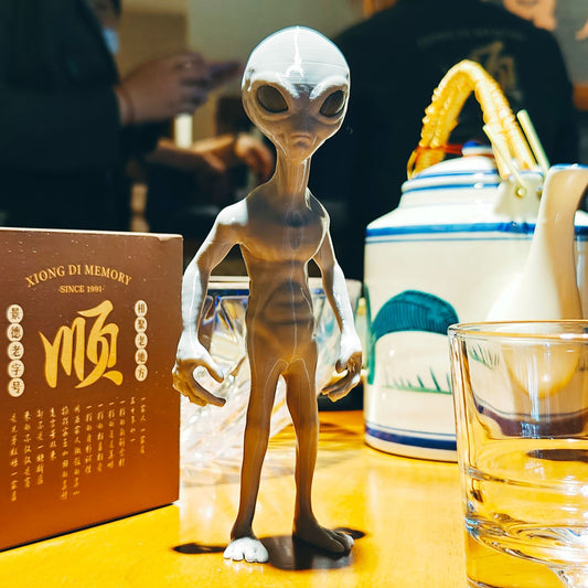 The Small Grey – detail 1, 3d printed pla alien figurine, matte grey, uggaz