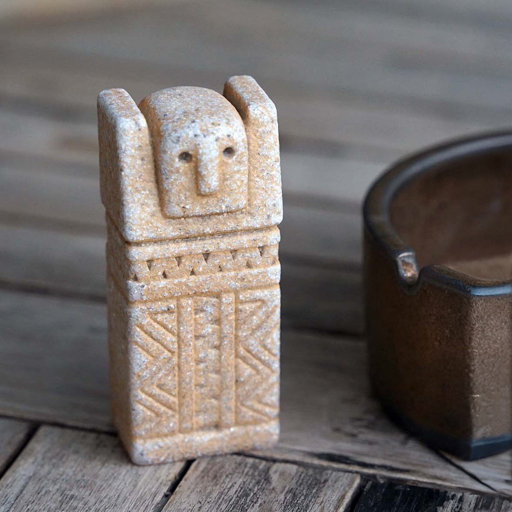 the stone people – bali stone-look resin figurine, detail 3, uggaz