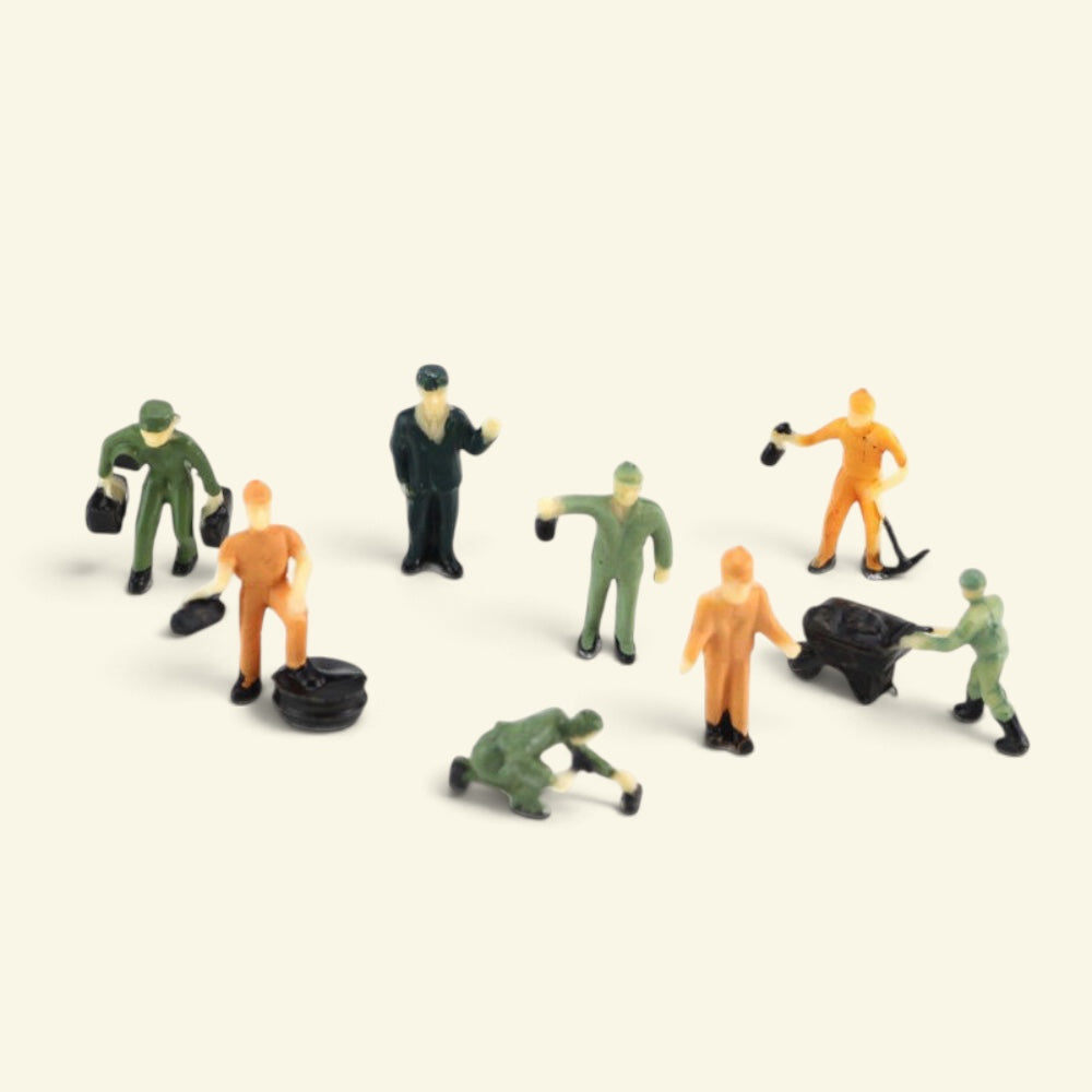 1:87 workers with pickaxes, buckets and a wheelbarrow spread out on a cream background