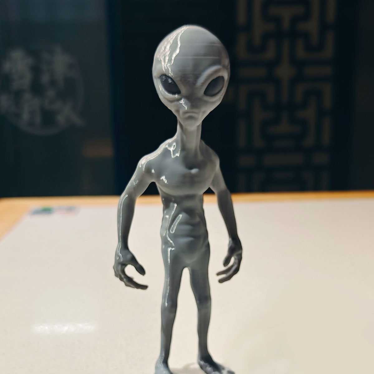 The Small Grey – detail 2, 3d printed pla alien figurine, matte grey, uggaz