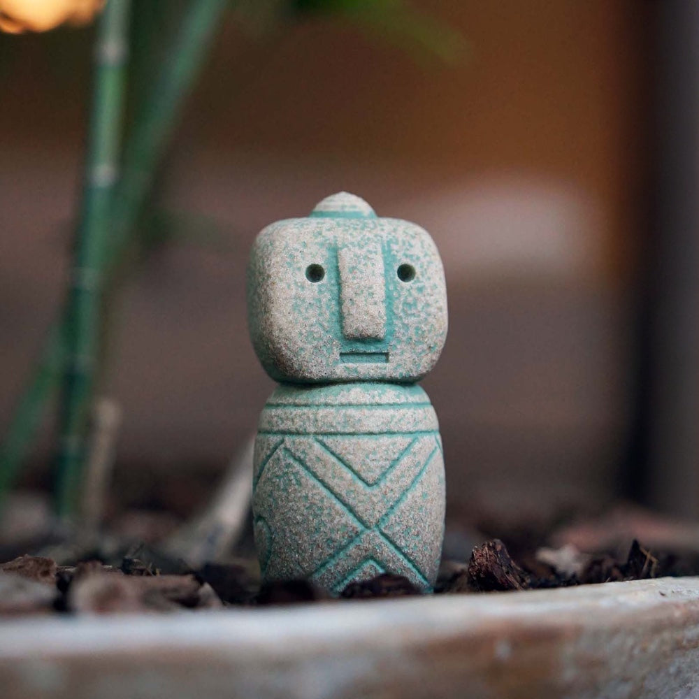 the stone people – bali stone-look resin figurine, detail 7, uggaz