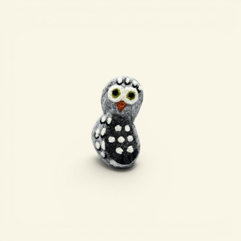 the felt woods – wool felt spotted owl brooch, gray with white spots and orange beak, uggaz