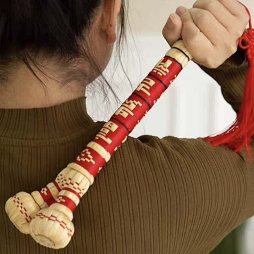 the sorghum hammer, triple-head style, being tapped against a shoulder, uggaz